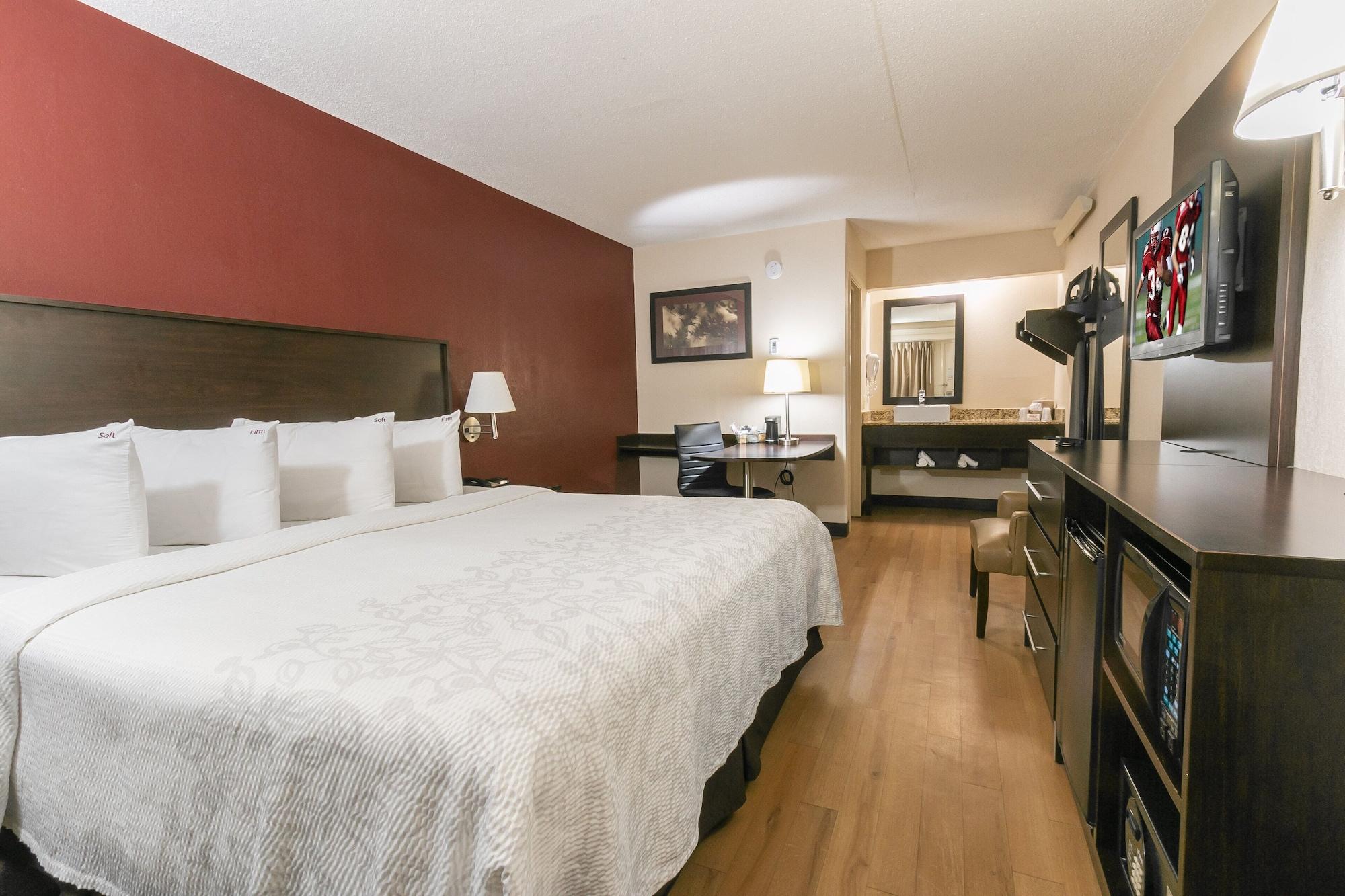 Red Roof Inn Plus+ Pittsburgh South - Airport Екстериор снимка