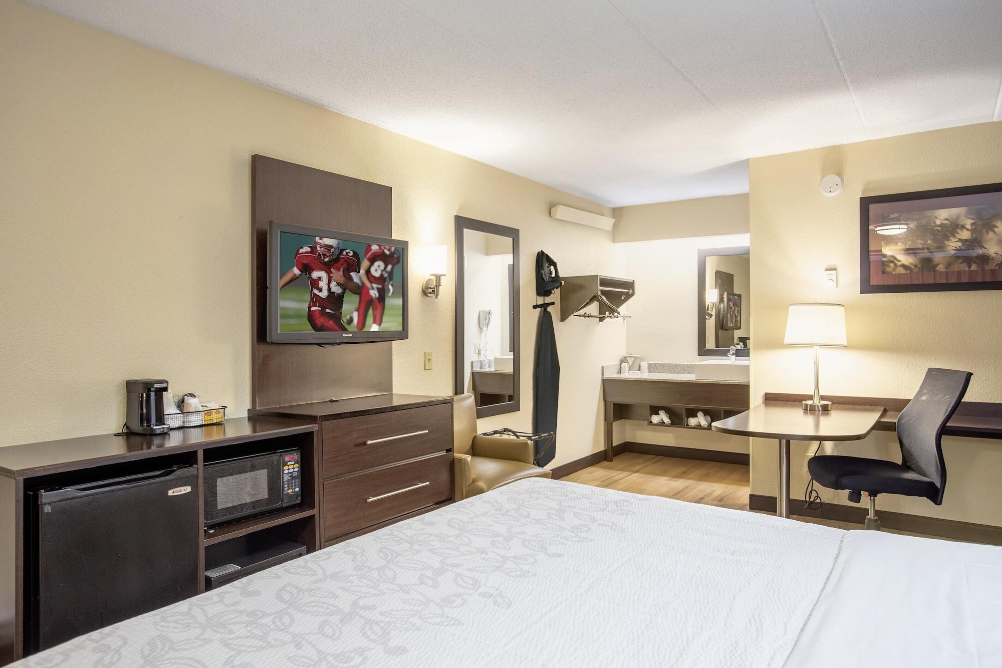 Red Roof Inn Plus+ Pittsburgh South - Airport Екстериор снимка