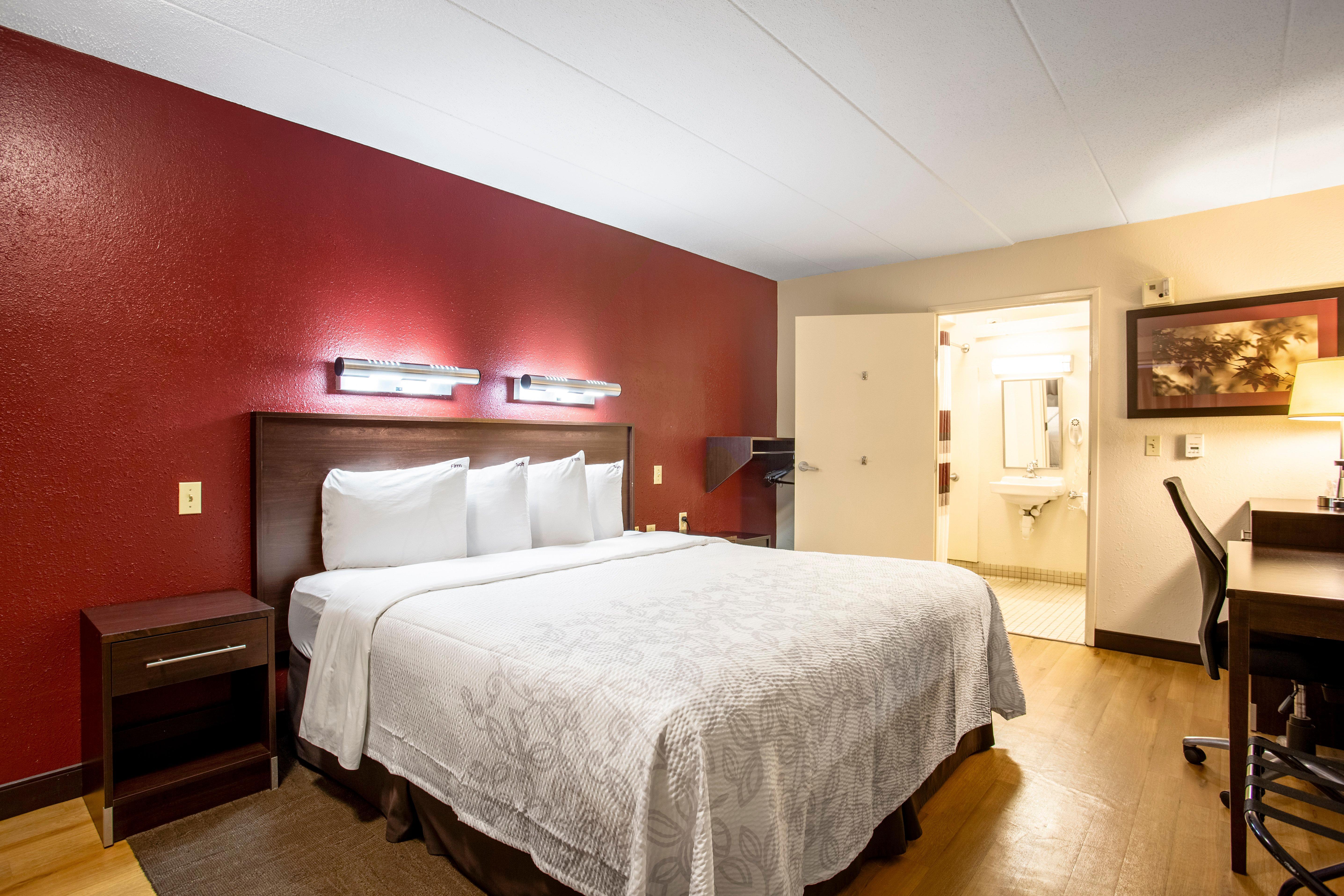 Red Roof Inn Plus+ Pittsburgh South - Airport Екстериор снимка