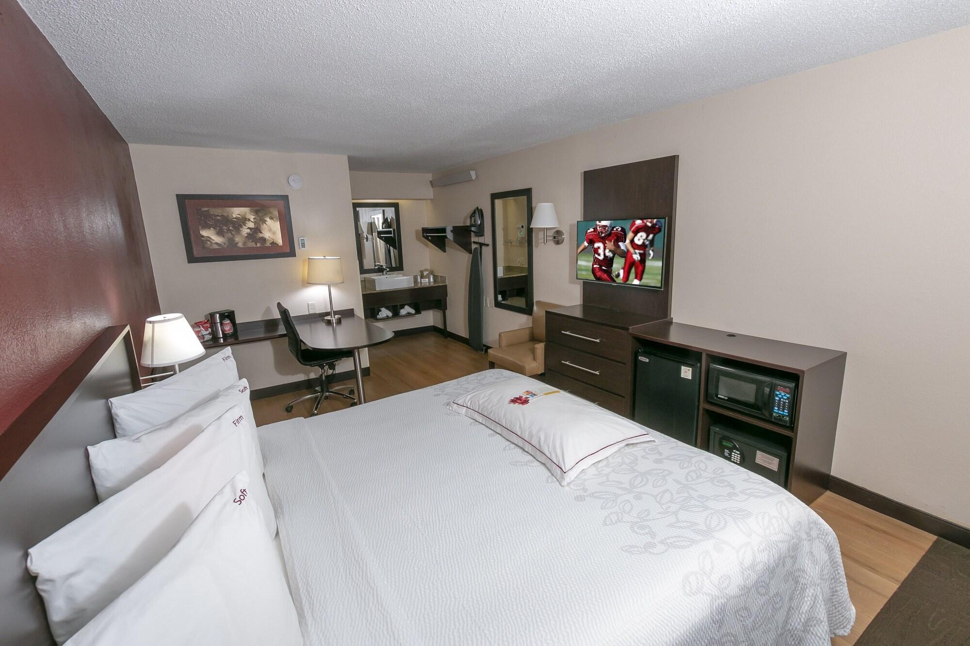Red Roof Inn Plus+ Pittsburgh South - Airport Екстериор снимка