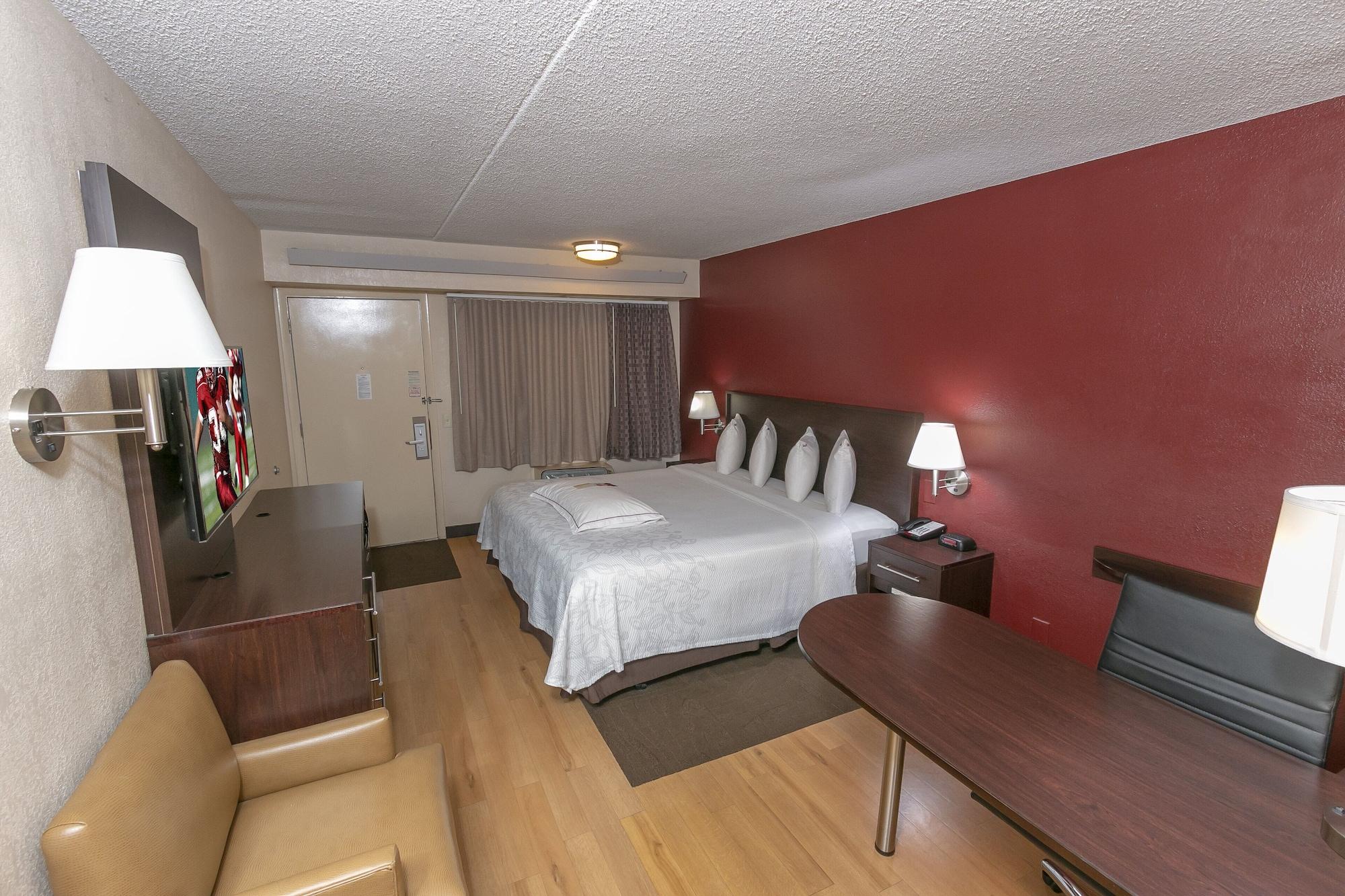 Red Roof Inn Plus+ Pittsburgh South - Airport Екстериор снимка