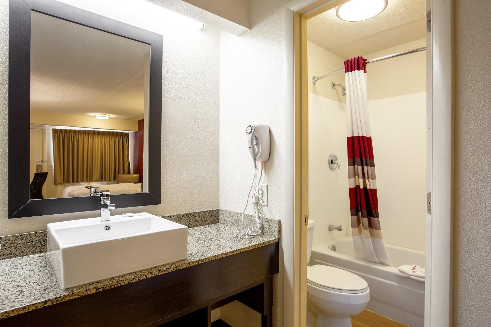 Red Roof Inn Plus+ Pittsburgh South - Airport Екстериор снимка
