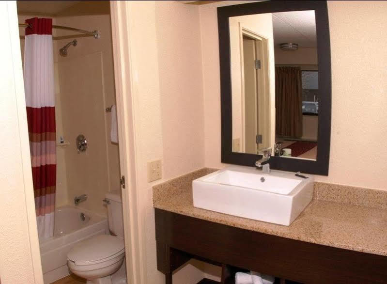 Red Roof Inn Plus+ Pittsburgh South - Airport Екстериор снимка