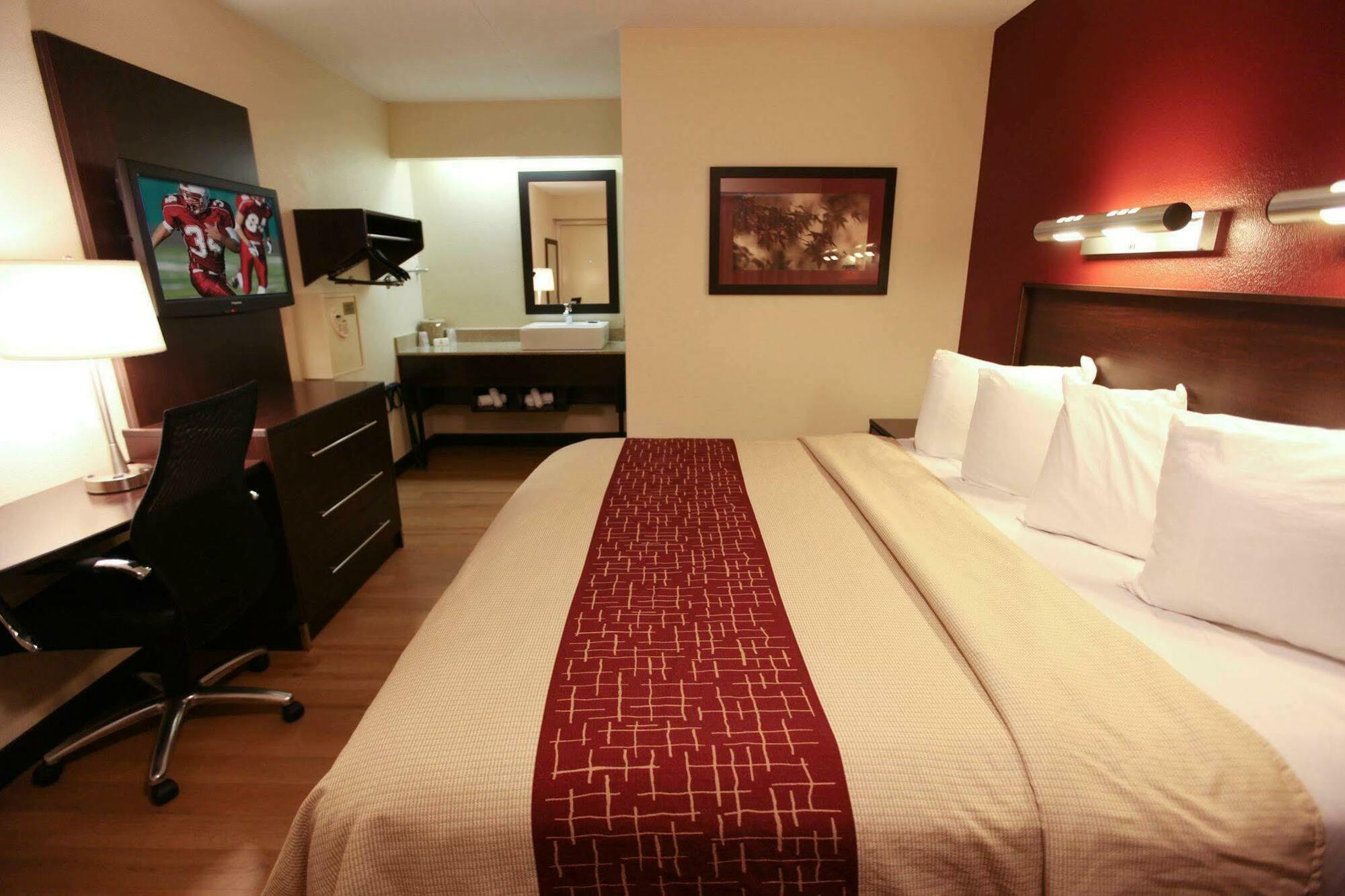 Red Roof Inn Plus+ Pittsburgh South - Airport Екстериор снимка